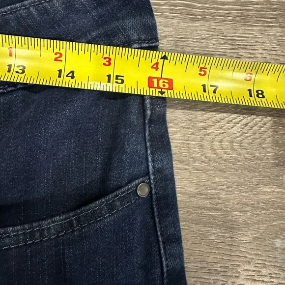 Women’s Lee Classic Fit Navy Blue Denim Jeans with Embroidered Pockets, Size 10. - Picture 7 of 14